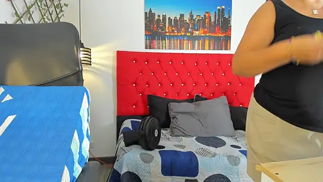 carolinacrus01 online show from 11/22/25, 04:39