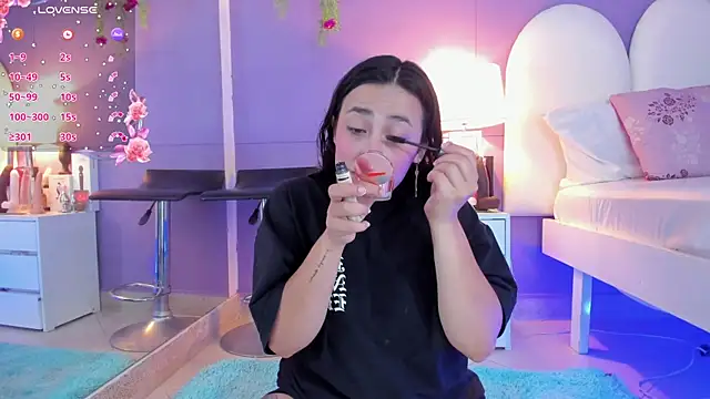 my aleja  online show from 10/29/25, 01:02