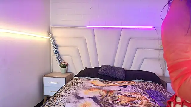 Lilith Glamm online show from 10/24/25, 10:44
