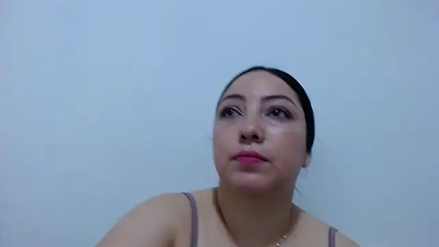 Snapshot of carolina_zabala_19 chatting on 07/12/26, 02:30 carolina zabala 19 online show from 07/12/26, 02:30