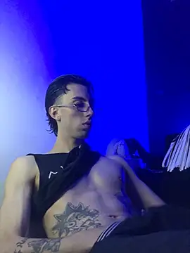 Snapshot of redmen69 chatting on 03/03/26, 03:56 redmen69 online show from 03/03/26, 03:56