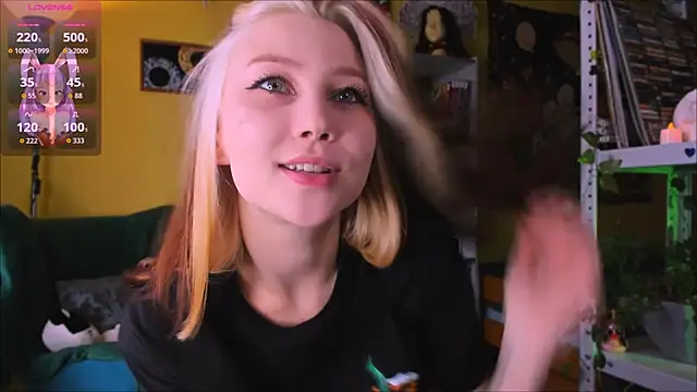 Snapshot of Nicole_matt chatting on 10/26/25, 11:49 Nicole matt online show from 10/26/25, 11:49