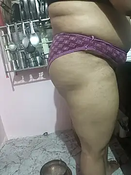 dhanshri143 online show from 05/18/26, 11:27