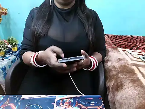 PREETI BABY online show from 11/20/25, 04:23