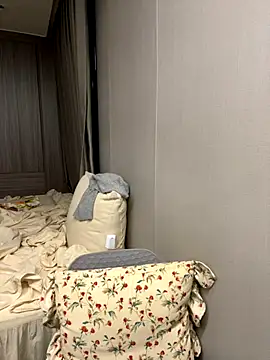 haiyan125216 online show from 10/04/25, 09:51