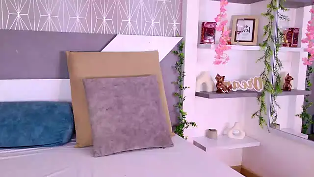 Snapshot of Celine_Lee chatting on 10/13/25, 05:35 Celine Lee online show from 10/13/25, 05:35