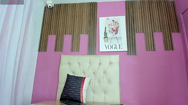 Lucia Spear online show from 10/16/25, 01:23