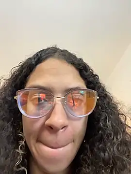 Hanna Cornee  online show from 11/30/25, 01:15