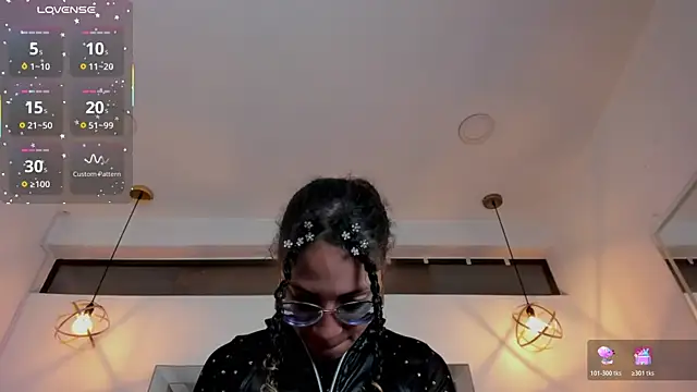 Hanna Cornee  online show from 12/17/25, 02:12