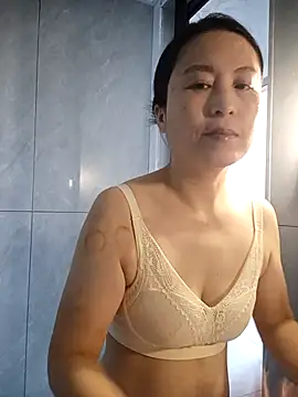 chengcheng12 online show from 10/17/25, 01:09