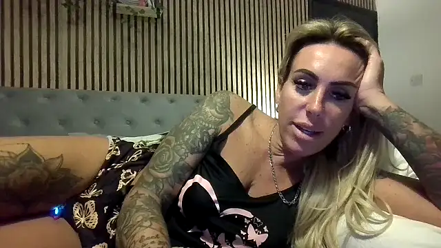 poppyinga1 online show from 09/15/25, 02:00