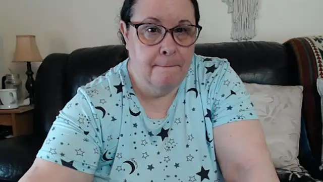 Snapshot of Juicy_Julie469 chatting on 04/22/26, 02:51 Juicy Julie469 online show from 04/22/26, 02:51
