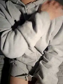 111owo111 online show from 09/17/25, 01:46