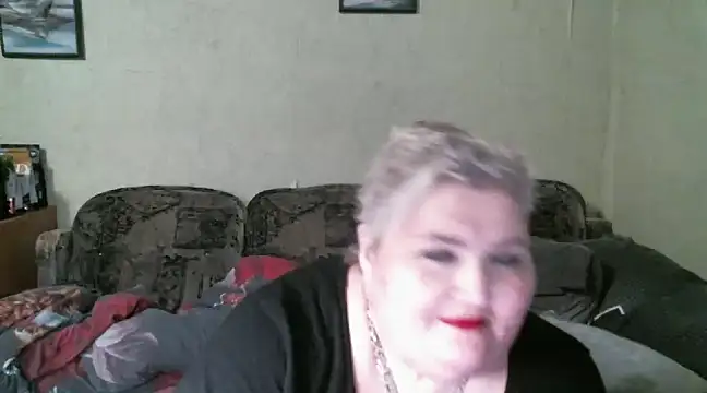 Snapshot of Lana555 chatting on 03/05/25, 10:43 Lana555 online show from 03/05/25, 10:43