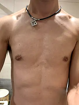 Snapshot of winds1069 chatting on 11/16/25, 07:58 winds1069 online show from 11/16/25, 07:58