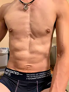 Snapshot of winds1069 chatting on 12/16/25, 02:33 winds1069 online show from 12/16/25, 02:33