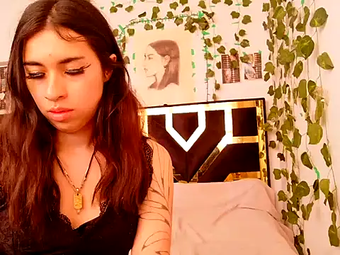 lucywhite13 online show from 10/21/25, 10:10