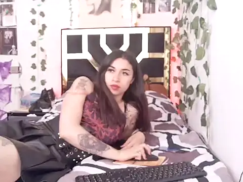 lucywhite13 online show from 11/03/25, 03:13