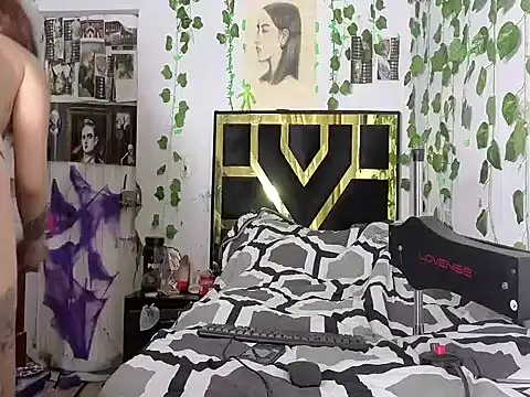 lucywhite13 online show from 12/19/25, 04:08