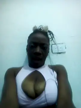 Snapshot of Aurora-Queen chatting on 10/31/25, 06:03 Aurora-Queen online show from 10/31/25, 06:03