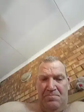 wallacelegend online show from 10/28/25, 06:17