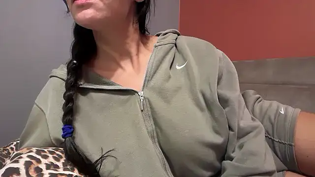 Snapshot of Ofcourseoneday chatting on 09/08/25, 02:27 Ofcourseoneday online show from 09/08/25, 02:27