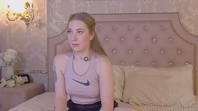 MiaEuphoria  online show from 10/01/25, 04:40