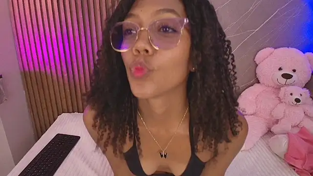 Snapshot of biancaa_18 chatting on 05/11/26, 07:33 biancaa 18 online show from 05/11/26, 07:33