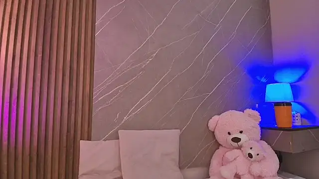 Snapshot of biancaa_18 chatting on 06/02/26, 07:27 biancaa 18 online show from 06/02/26, 07:27