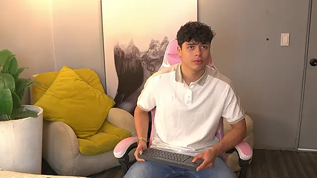 Ethan occonor online show from 09/18/25, 01:13