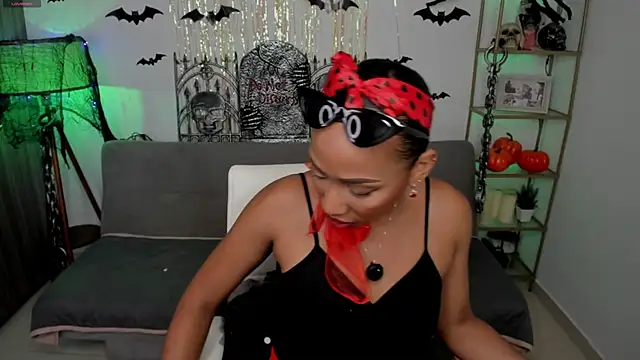 Snapshot of i_lulu chatting on 10/31/25, 11:06 i lulu online show from 10/31/25, 11:06