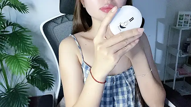 LiLi Sweetie online show from 09/15/25, 04:12