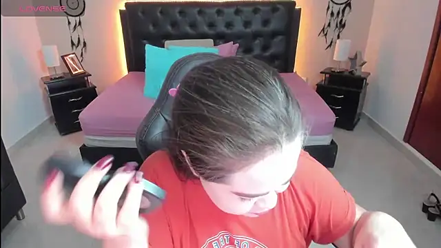 LolaVillalobos online show from 09/29/25, 01:49