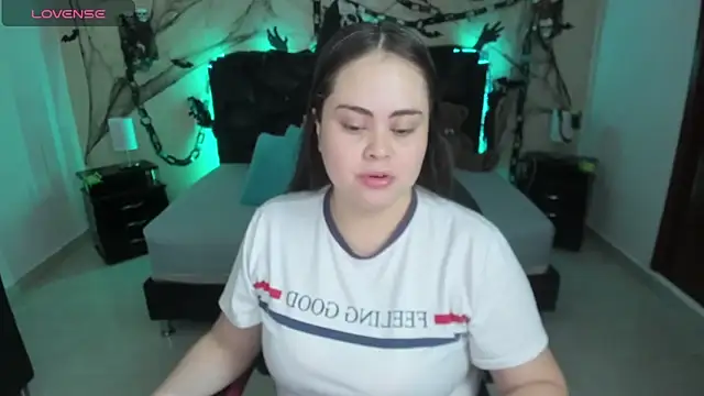 LolaVillalobos online show from 10/29/25, 11:34