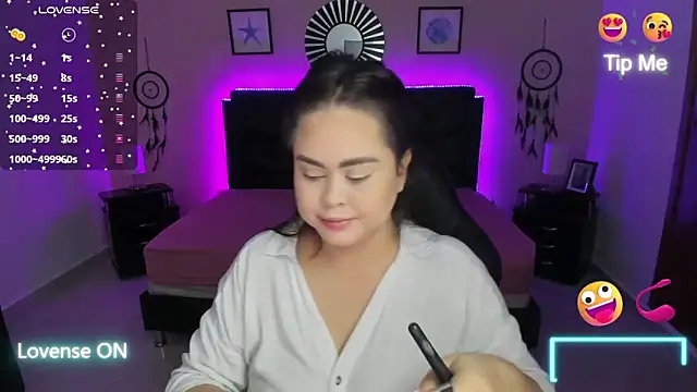 LolaVillalobos online show from 11/05/25, 01:55