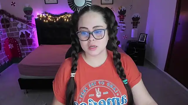 LolaVillalobos online show from 12/16/25, 11:48