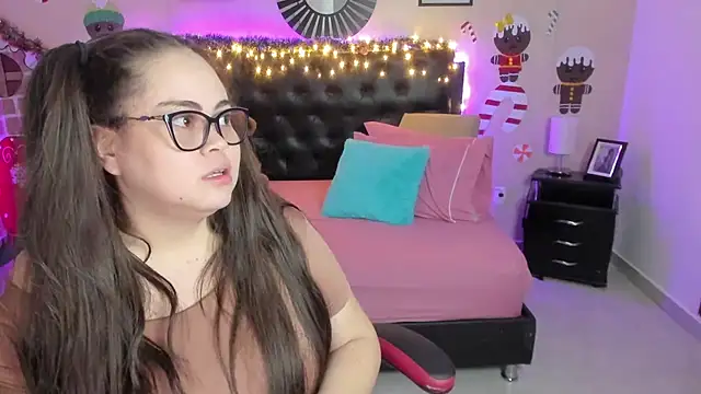 LolaVillalobos online show from 12/20/25, 11:50