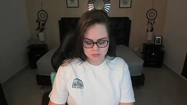 LolaVillalobos online show from 02/18/26, 11:50