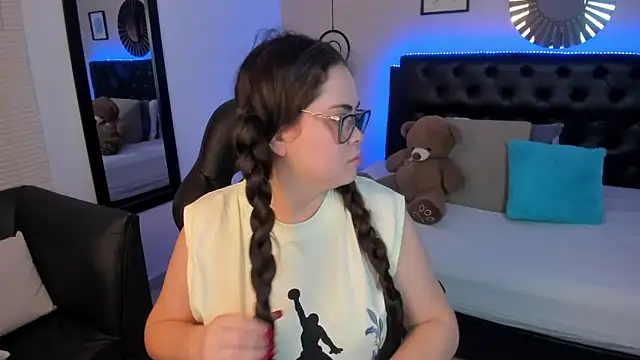 LolaVillalobos online show from 03/18/26, 12:08