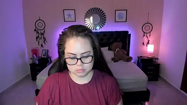 LolaVillalobos online show from 04/10/26, 12:10