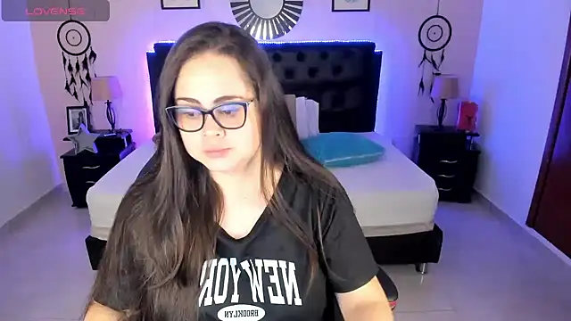 LolaVillalobos online show from 07/03/26, 12:22
