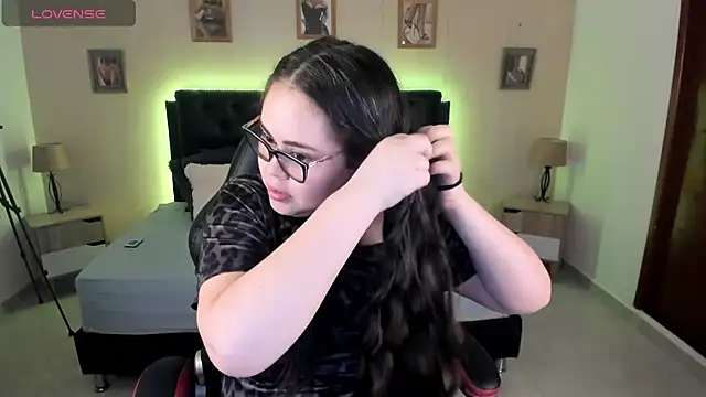 LolaVillalobos online show from 07/12/26, 12:18