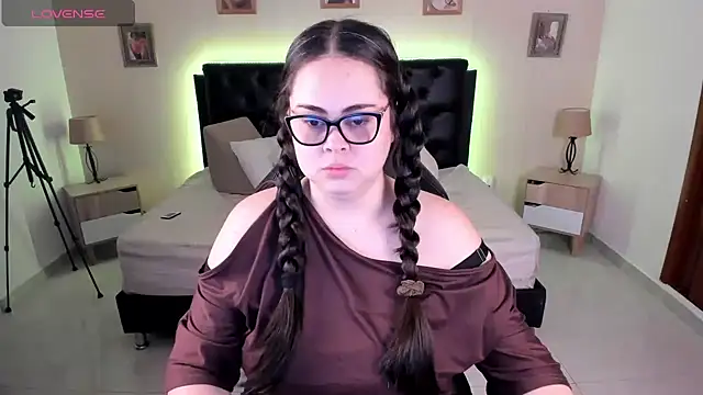 LolaVillalobos online show from 07/14/26, 12:22