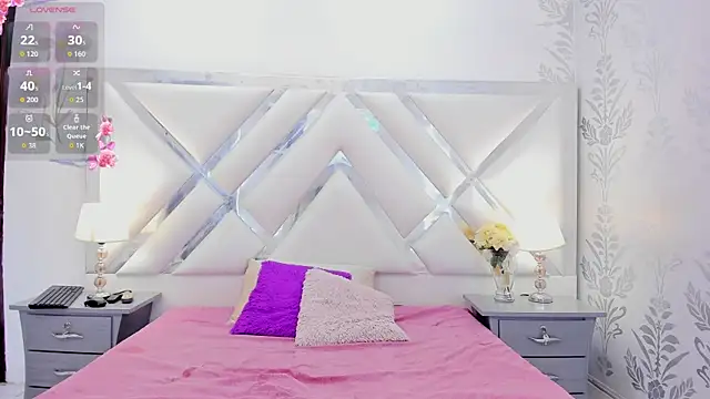 selenareyes online show from 09/11/25, 10:10