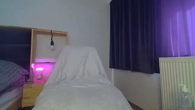 Melisss0404 online show from 09/17/25, 09:33