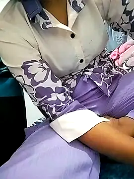 Snapshot of BHABHIJAAN7317 chatting on 10/09/25, 10:24 BHABHIJAAN7317 online show from 10/09/25, 10:24