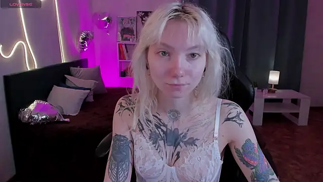 Snapshot of tattoo_art_baby chatting on 05/28/26, 01:25 tattoo art baby online show from 05/28/26, 01:25