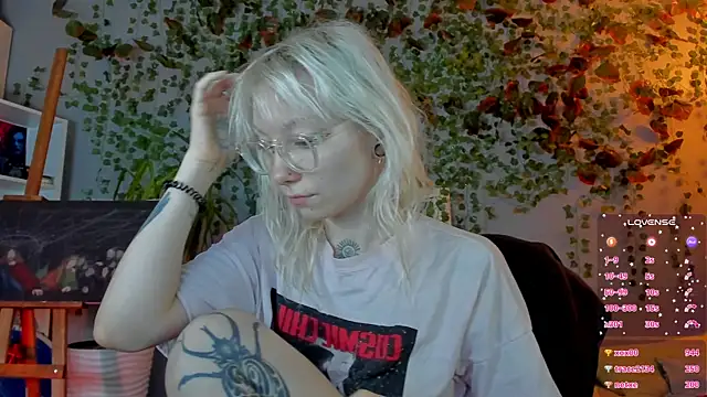 Snapshot of tattoo_art_baby chatting on 07/06/26, 04:42 tattoo art baby online show from 07/06/26, 04:42