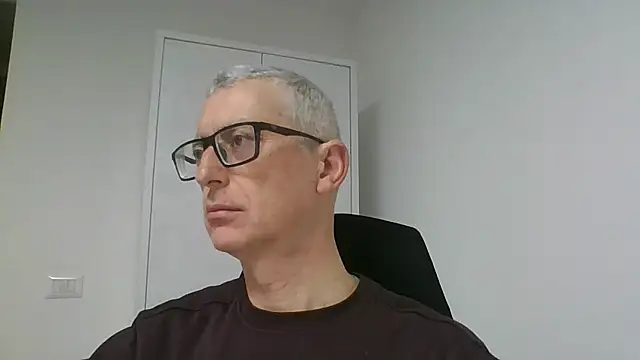 Snapshot of Sensor2000 chatting on 01/19/26, 08:18 Sensor2000 online show from 01/19/26, 08:18