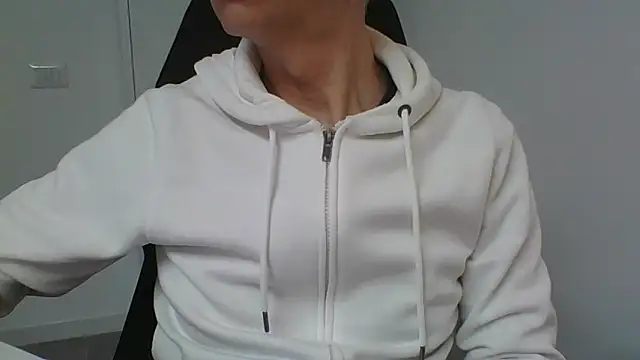 Snapshot of Sensor2000 chatting on 02/16/26, 07:59 Sensor2000 online show from 02/16/26, 07:59